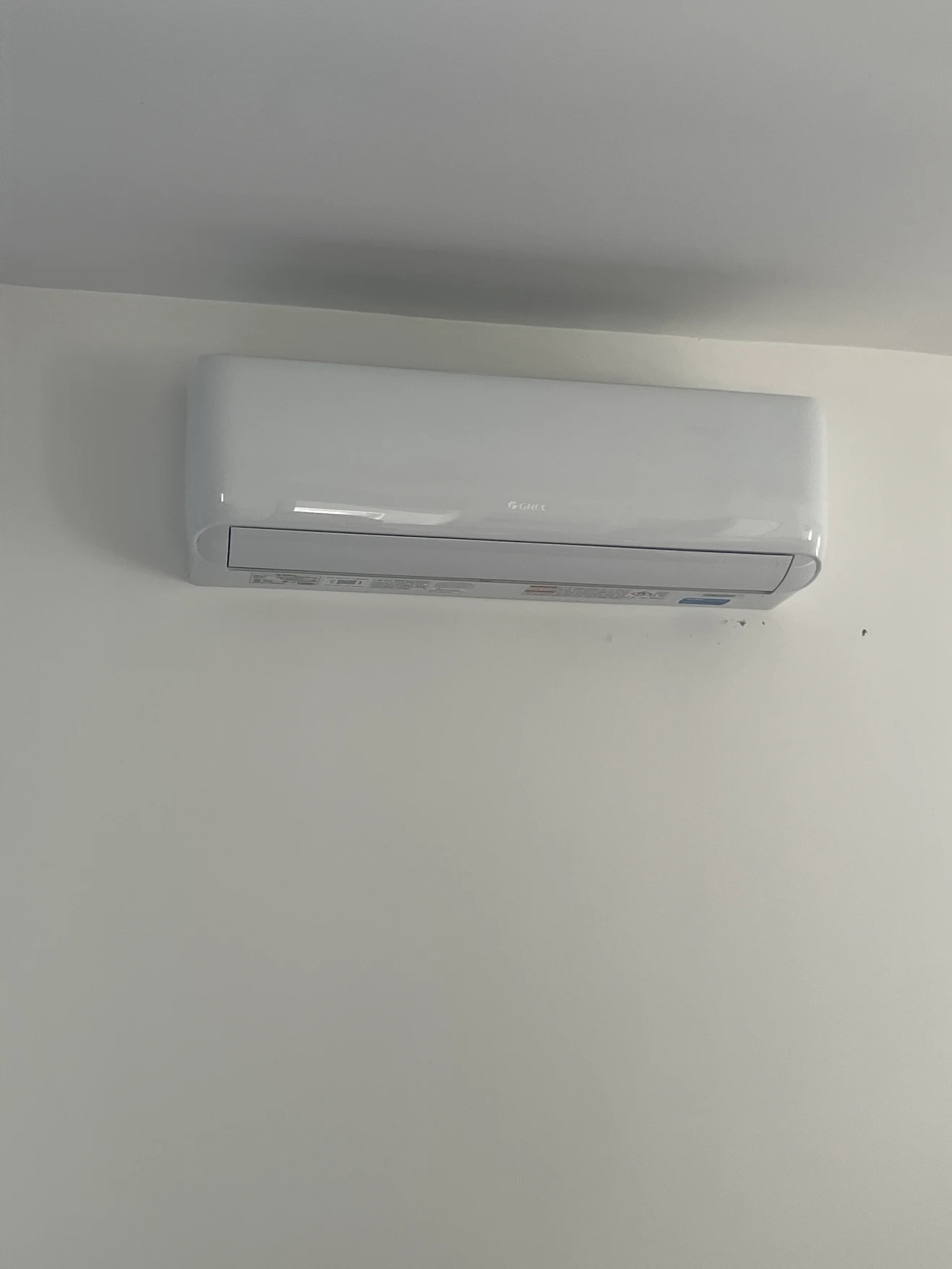 格力分体空调室内机近距离细节实拍